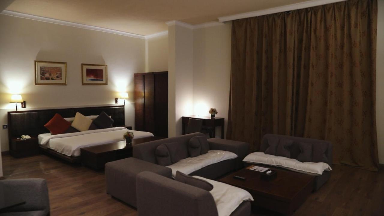 Le Jazz Hotel Kuwait City Esterno foto