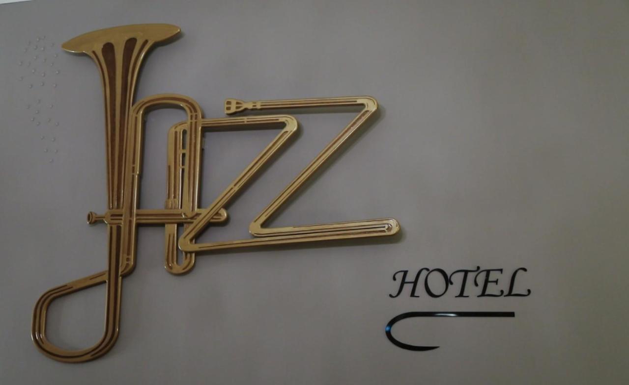 Le Jazz Hotel Kuwait City Esterno foto