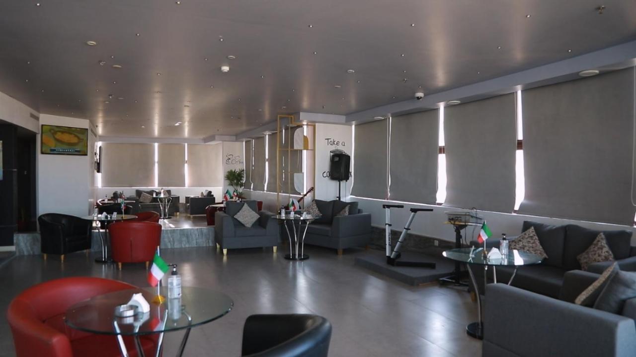 Le Jazz Hotel Kuwait City Esterno foto